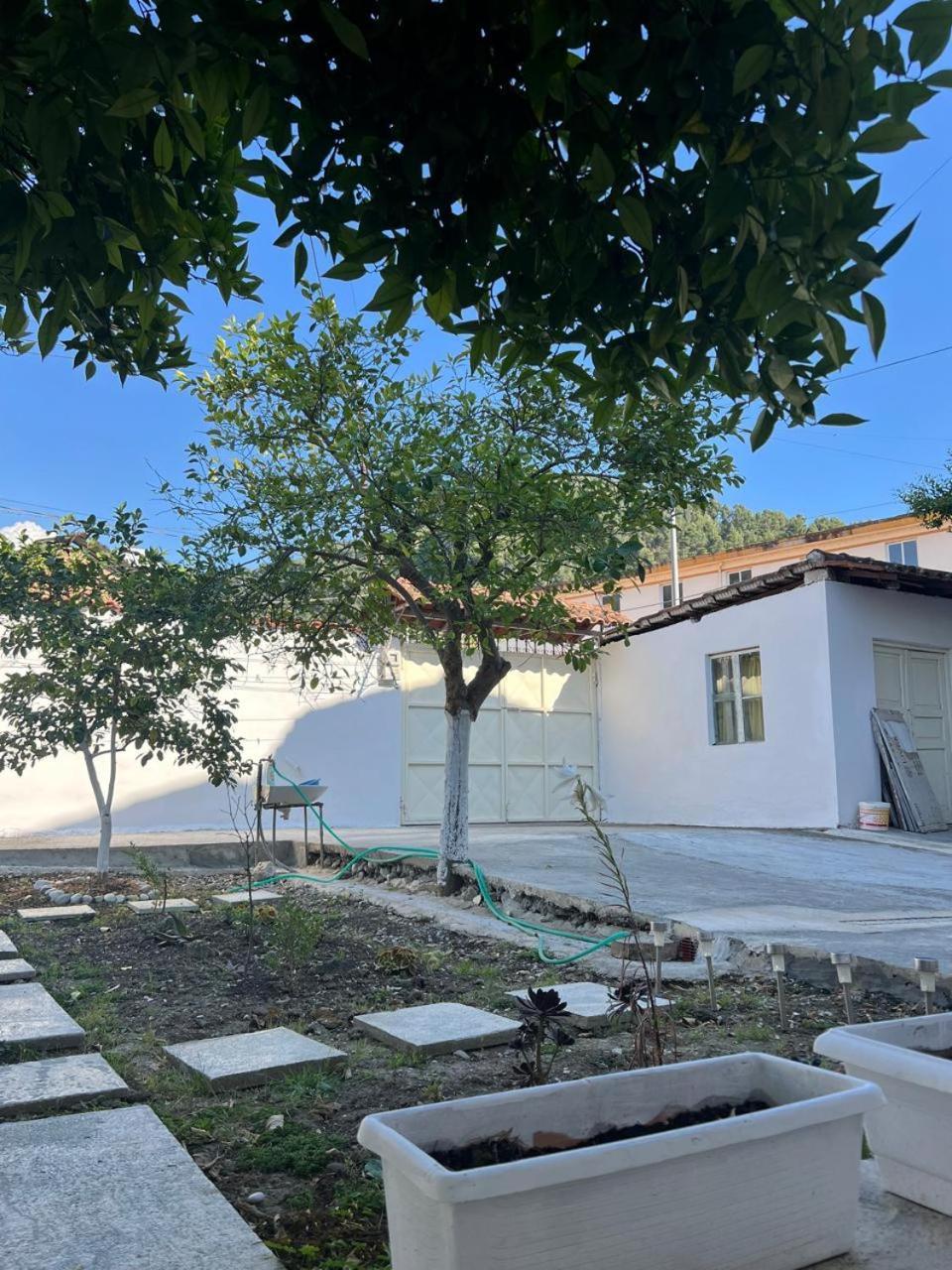 Berat Private Room In Haxhialiu Villa Exterior foto